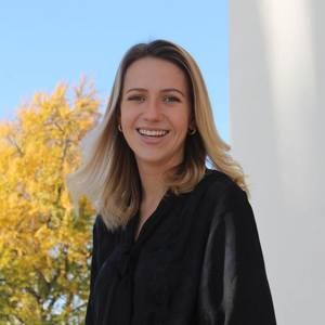 Meet your Posher, Elise